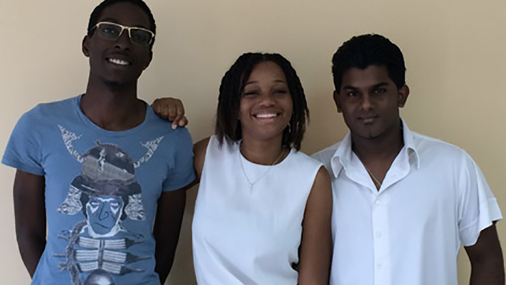 Trois élèves qui ont bénéficié du soutient de GBH pour le financement de leur voyage linguistique à Londres