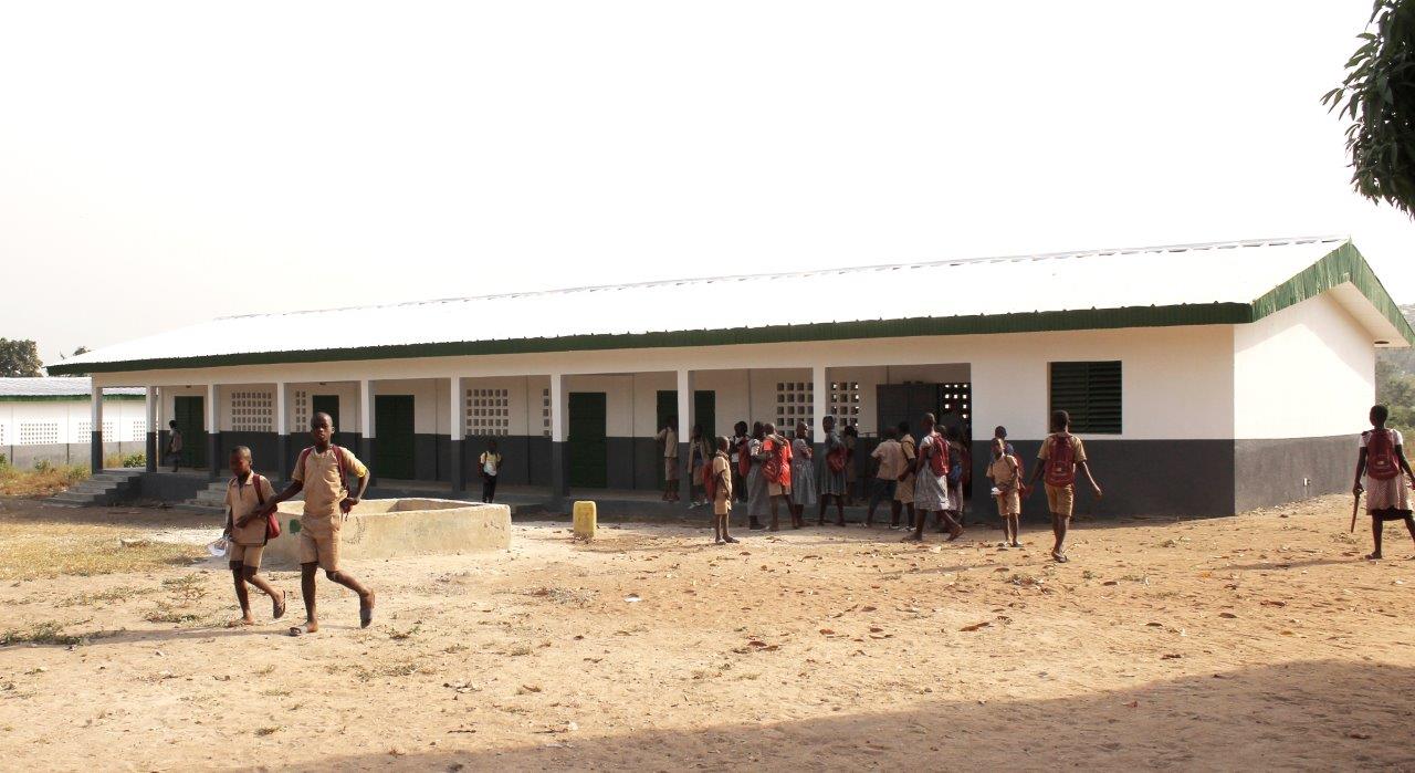 Salles de classe construite par le fonds Fairtrade du Groupement Téblé de Maraban